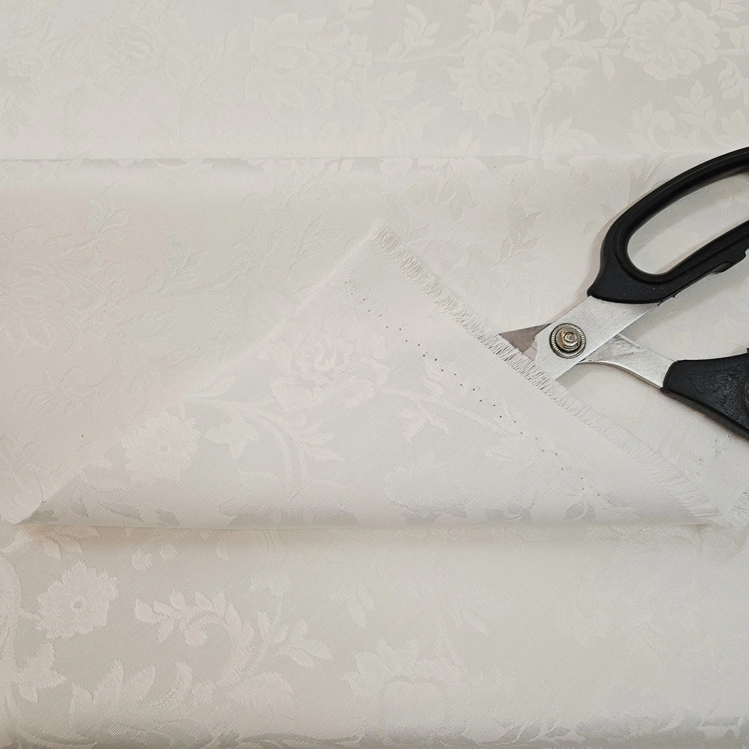 Tessuto per tovaglie e arredamento damascato antimacchia bianco naturale - Alt. 280 cm - immagine 4