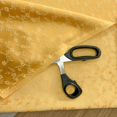 Tovagliato pregiato con motivo floreale giallo dorato - Alt.280 cm