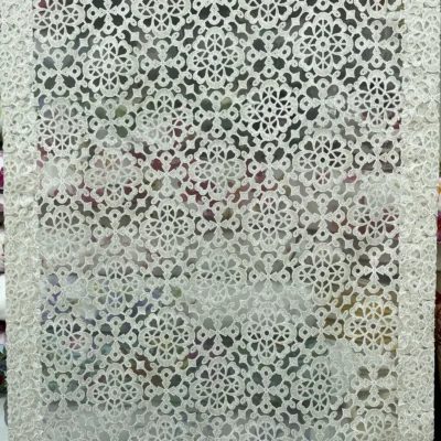 Tendina ricamata appesa 2