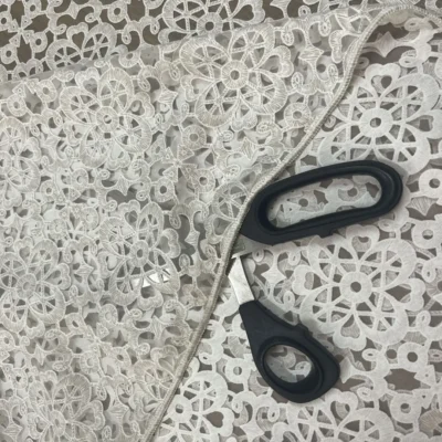 Tendaggio in pizzo ricamato 3