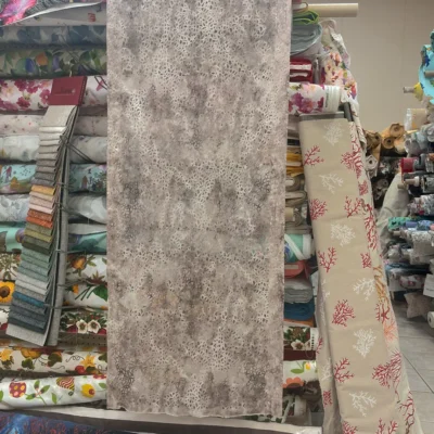 Tessuto per Tende con Geometrie Raffinate e Tonalit&agrave; Sofisticate 2