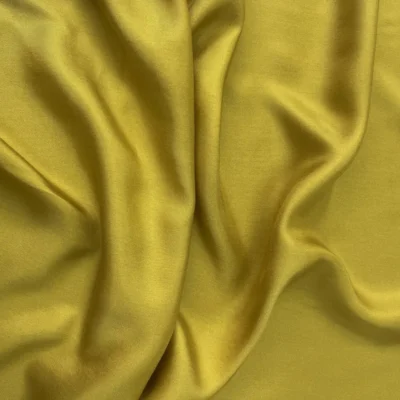 Twill in 100% Seta color senape tendente al verde 2