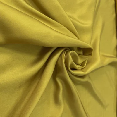 Twill in 100% Seta color senape tendente al verde 4