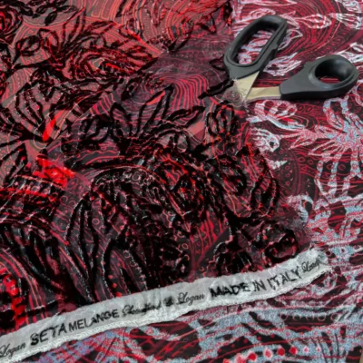 Devor&egrave; velluto di seta rose rosse 5