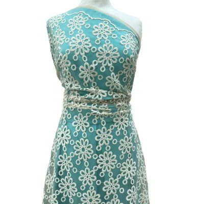 Pizzo Ricamato base Organza con motivo floreale color avorio (3)