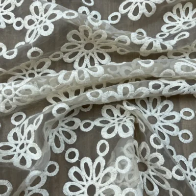 Pizzo Ricamato base Organza con motivo floreale color avorio (6)