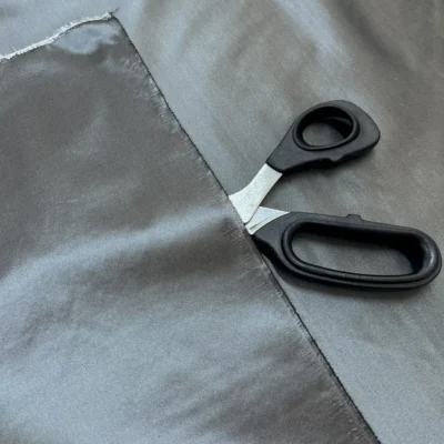 Taffet&agrave; di pura seta Made in Italy color grigio canna di fucile (3)