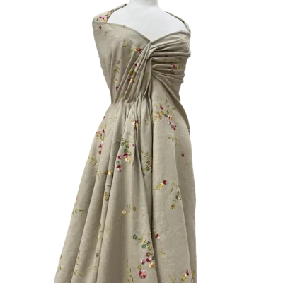 Tessuto di puro lino ecr&ugrave; ricamato 5