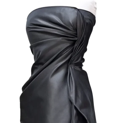 Tessuto duchesse tecnico leggero con mano taffet&agrave; morbi