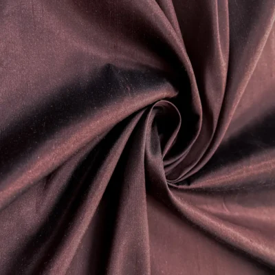 Tessuto in taffet&agrave; shantung di seta di marrone cioccolata (4)