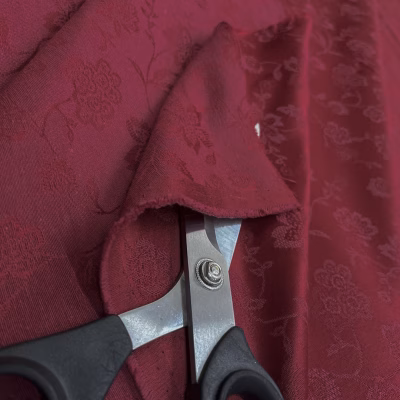 Tessuto per arredamento damascato floreale rosso scuro (5)