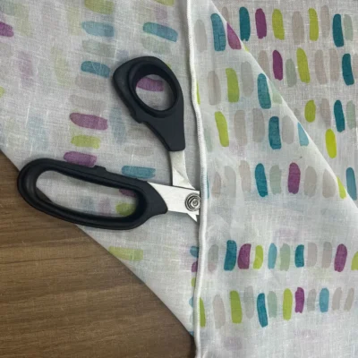 Tendaggio Via Roma 60 con fantasia astratta multicolore (3)