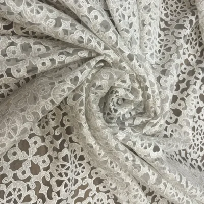 Tenda in pizzo avorio tono su tono (7)