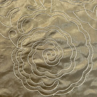 tenda taffet&agrave; dorato ricamo floreale bianco 2