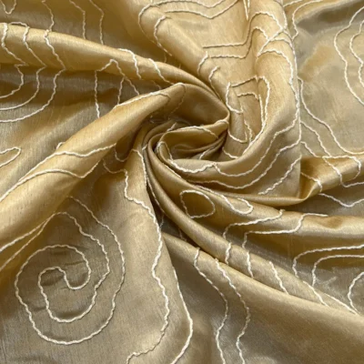 tenda taffet&agrave; dorato ricamo floreale bianco 4