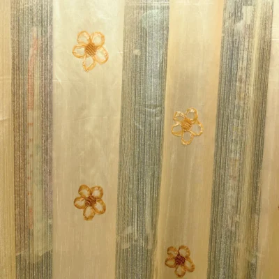 Elegante Taffet&agrave; Fiammato Oro con Motivi Floreali Brillanti (5-1)