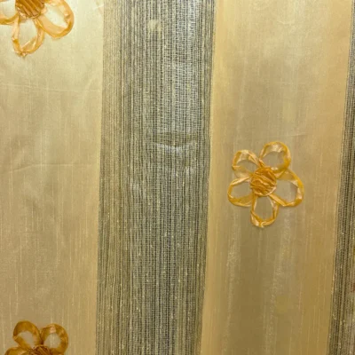 Elegante Taffet&agrave; Fiammato Oro con Motivi Floreali Brillanti (6)