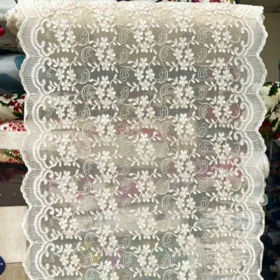 Tenda a Vetro Elegante in Pizzo Floreale Bianco Latte / Avorio - Larg. 45/60/90 cm