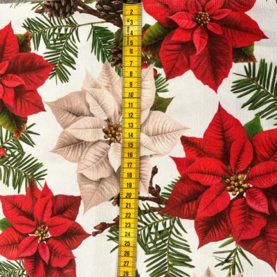 Tovagliato natalizio con stelle di Natale rosse e avorio (1)