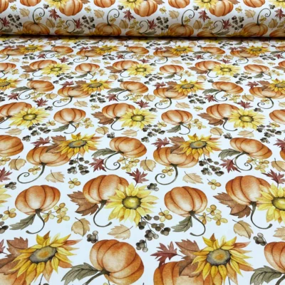 Stoffa per tovaglie festive su fondo chiaro con zucche e girasoli (3)