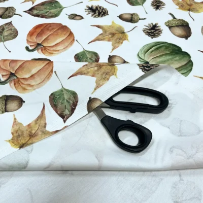 Stoffa per tovaglie natalizie zucche e ghiande in misto cotone (6)