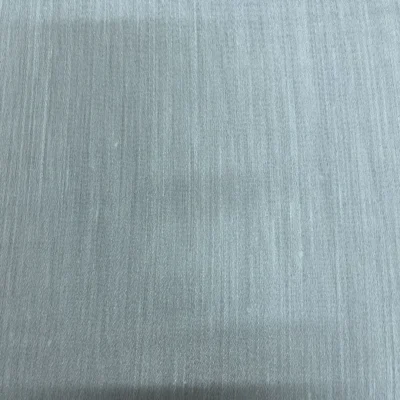 Tendaggio neutro elegante e uniforme