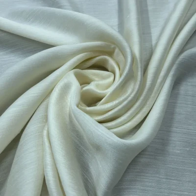 Tendaggio neutro elegante e uniforme