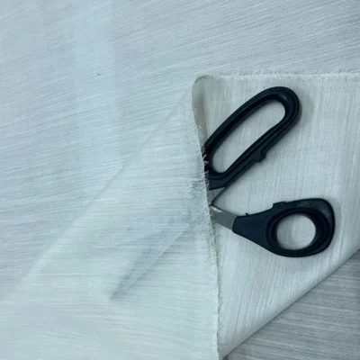 Tendaggio neutro elegante e uniforme