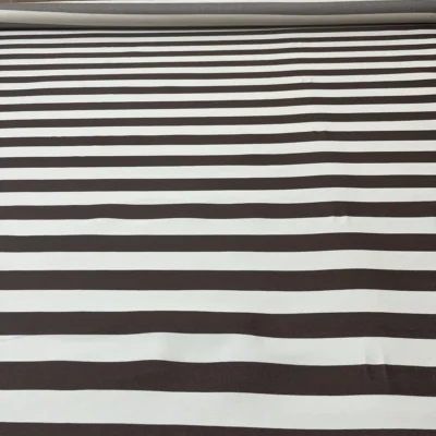 Tovaglia a Righe Bianco e Marrone in Tessuto Compatto