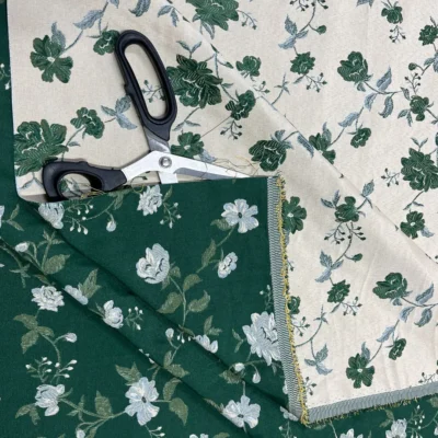 Tessuto d&rsquo;arredo doubleface floreale verde e beige - Alt.280 cm 1