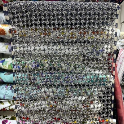 Macram&eacute; a rete floreale blu navy con bordo rifinito (12)