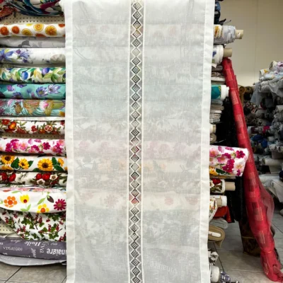Tendina a vetro effetto lino bianco con fascia centrale traforata a rombi, larghezza 90 cm, vista intera