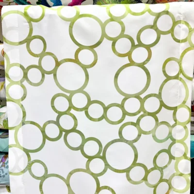 Tendina a vetro bianca con cerchi verde salvia, disponibile in larghezze 60 e 90 cm 4