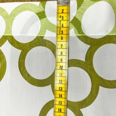 Tendina a vetro bianca con cerchi verde salvia, disponibile in larghezze 60 e 90 cm 6