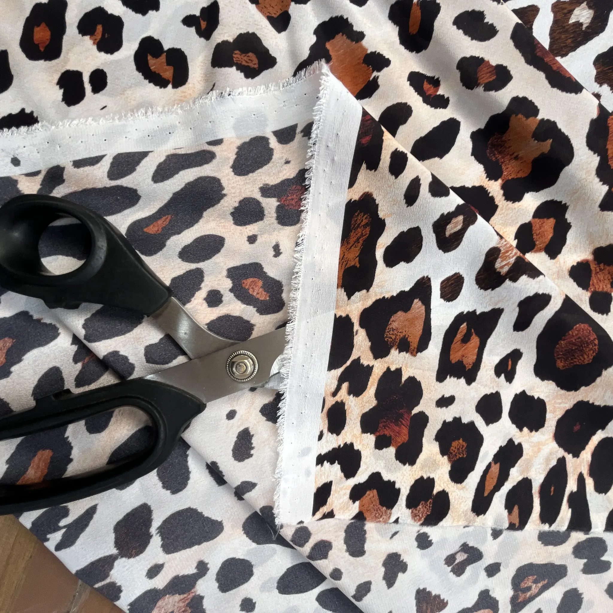 Raso in Pura Seta Animalier Leopardato Avorio Marrone (6)
