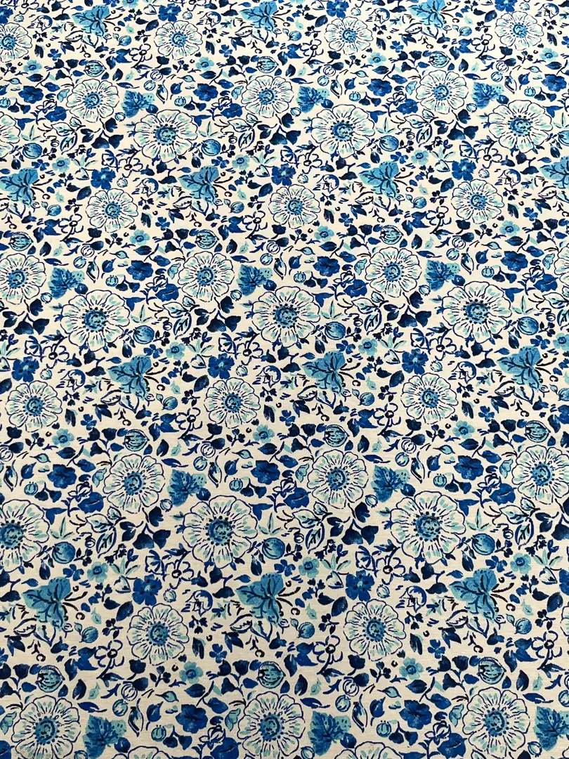 Tessuto tovagliato resinato misto cotone – Fiori blu su fondo écru - immagine 6